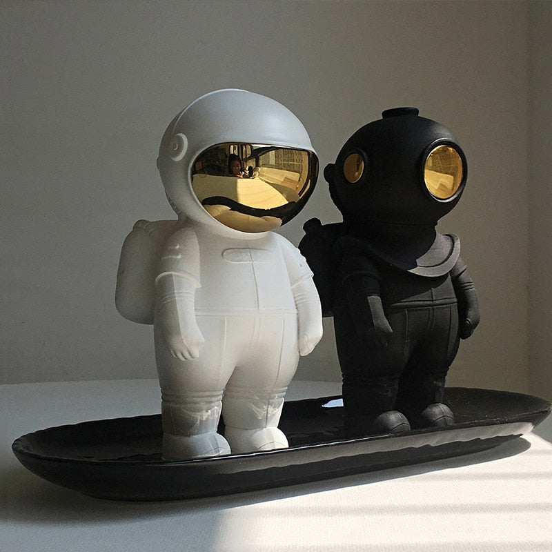 Escultura Decorativa Astronauta Reflexivo - PrimorDecor